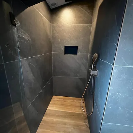 Magnifique Duplex,150 Mt De La Et Centre Ville,clime,wifi *
